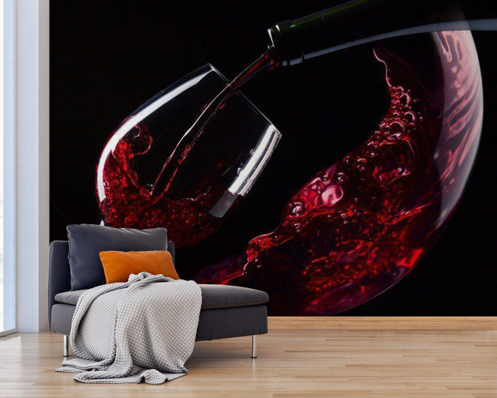 Glas rode wijn wordt ingeschonken in een interieur