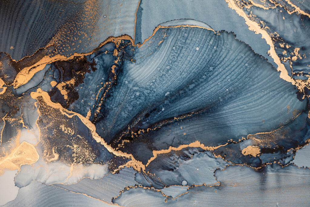 Blauwe ribbelvlakken met goudbreuken — volledig ontwerp