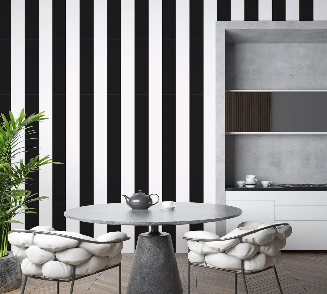 Brede verticale zwartwitbanen — interieur 2