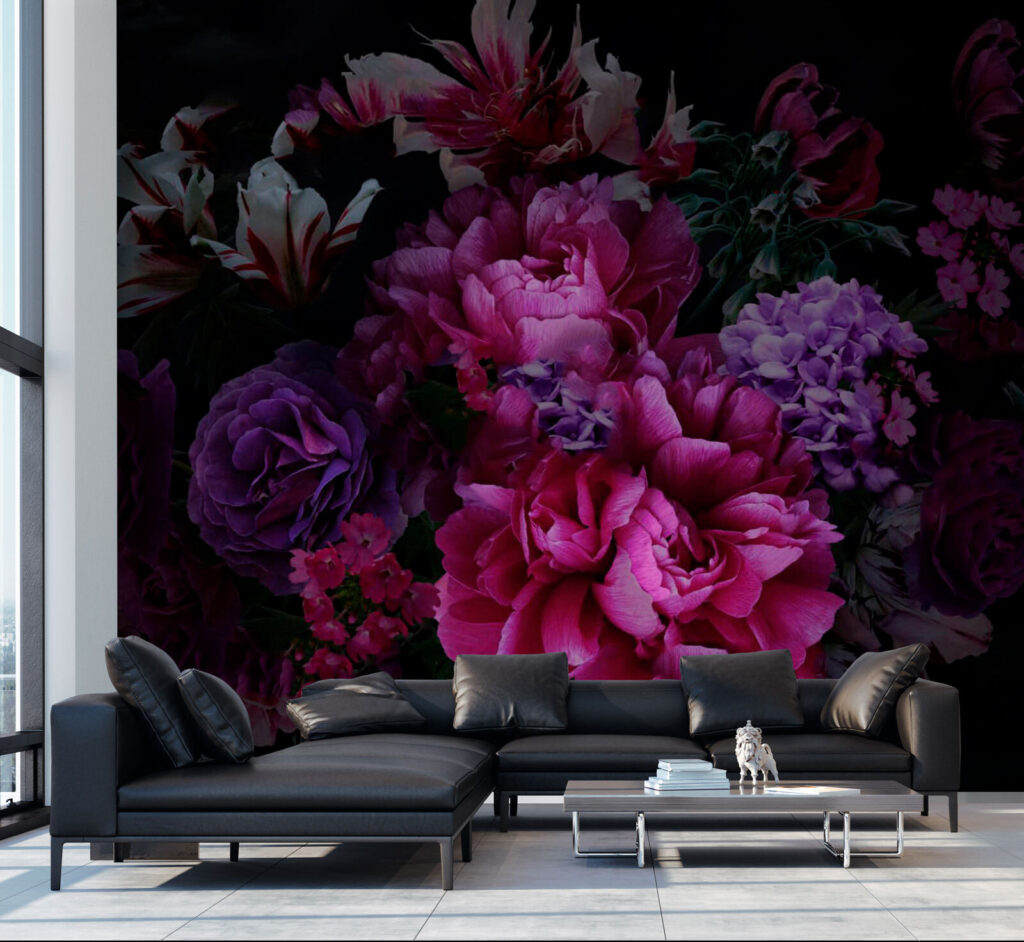 Groep bloemen op zwarte achtergrond in een interieur