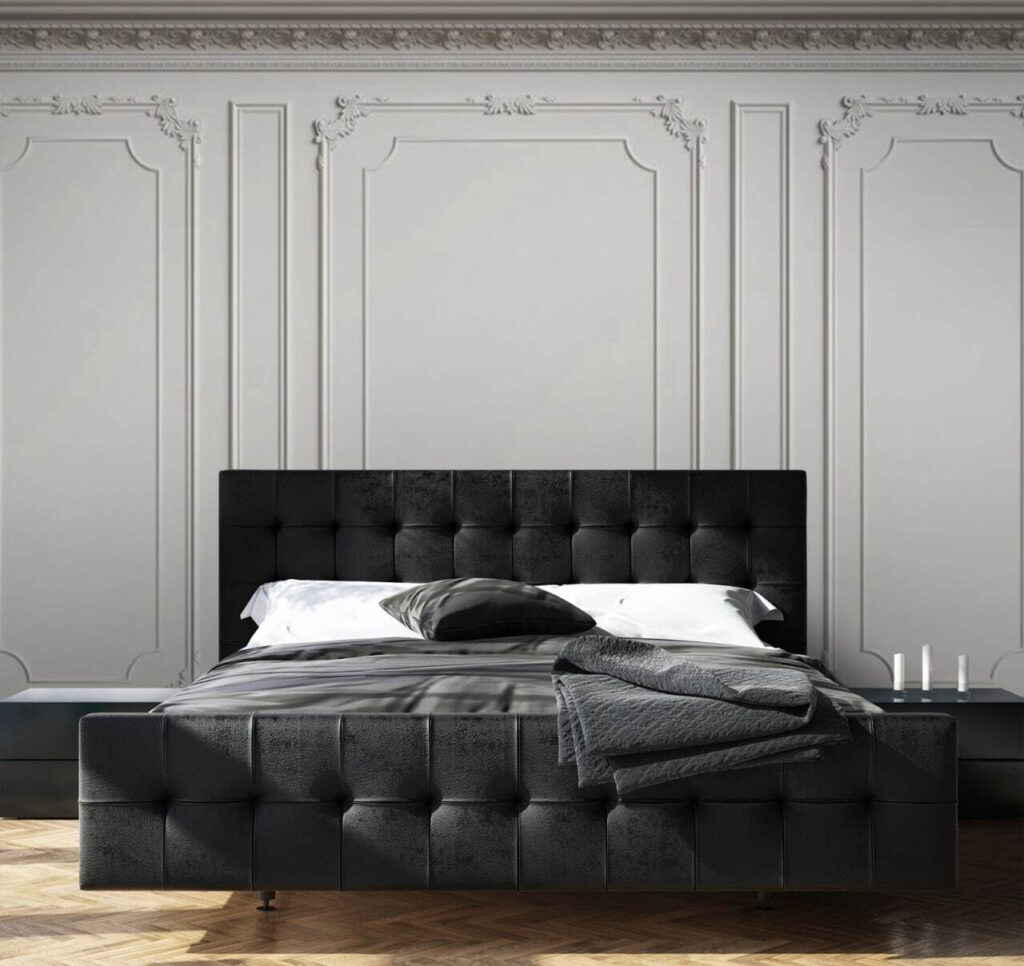 Rustige wand met sierlijsten — interieur 2