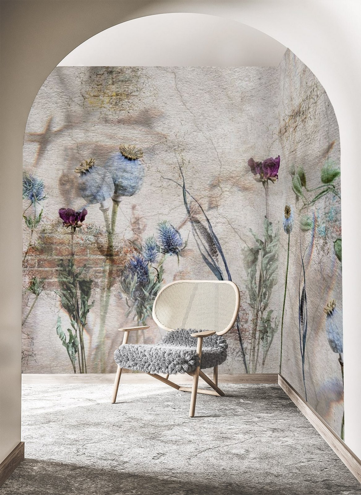 Verfijnde bloemen gaan op in zachte tinten in een interieur