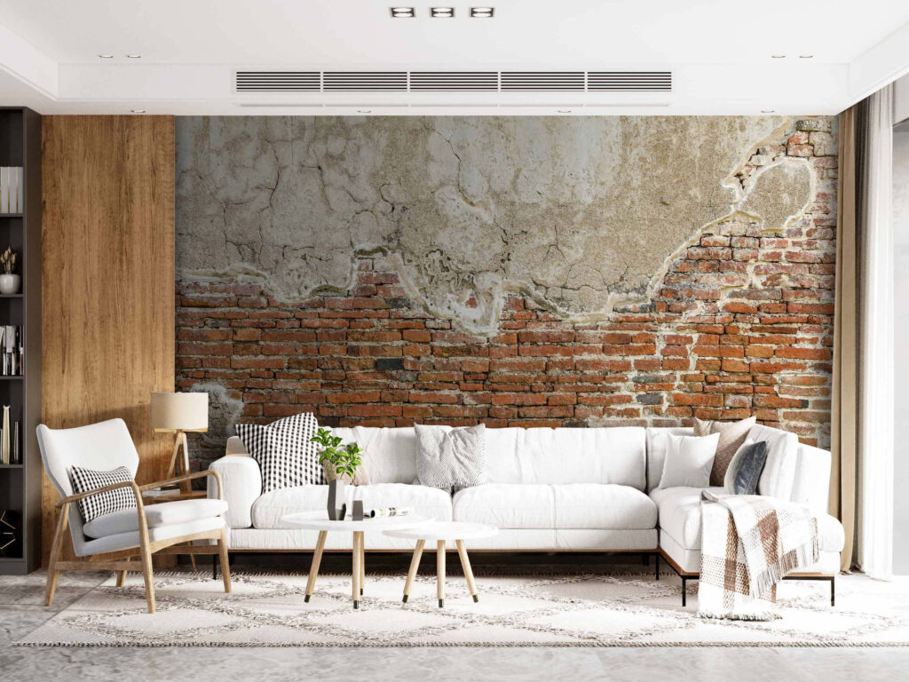 Verweerde bakstenen met afbladderend pleisterwerk in een interieur
