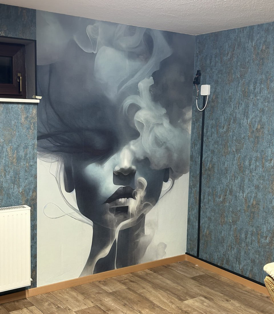 Gezicht achter blauwe wolken — interieur 2