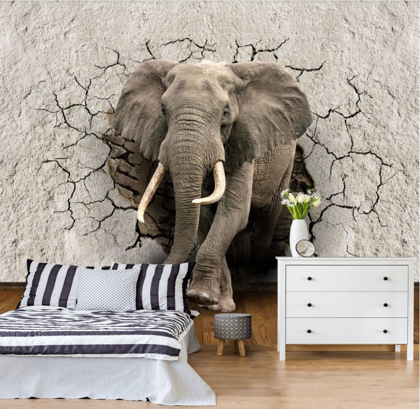 Olifant door gebarsten muur — interieur 1