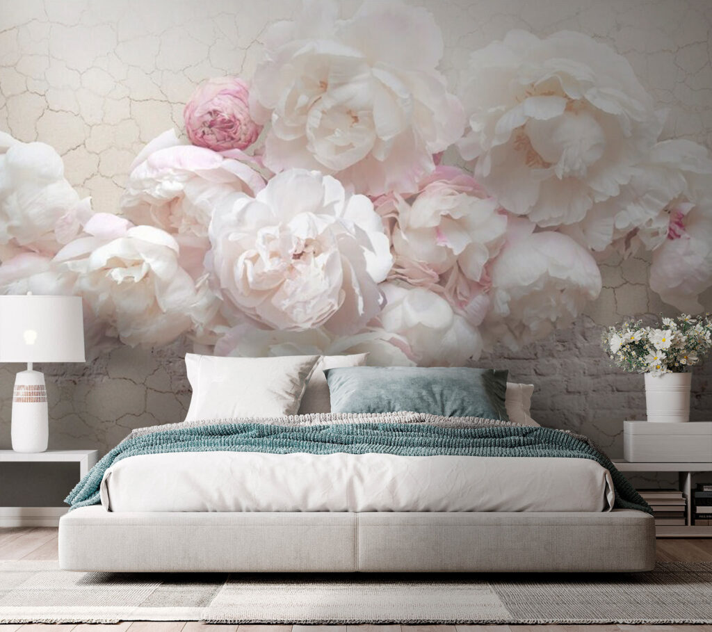 Groep witte bloemen in een interieur