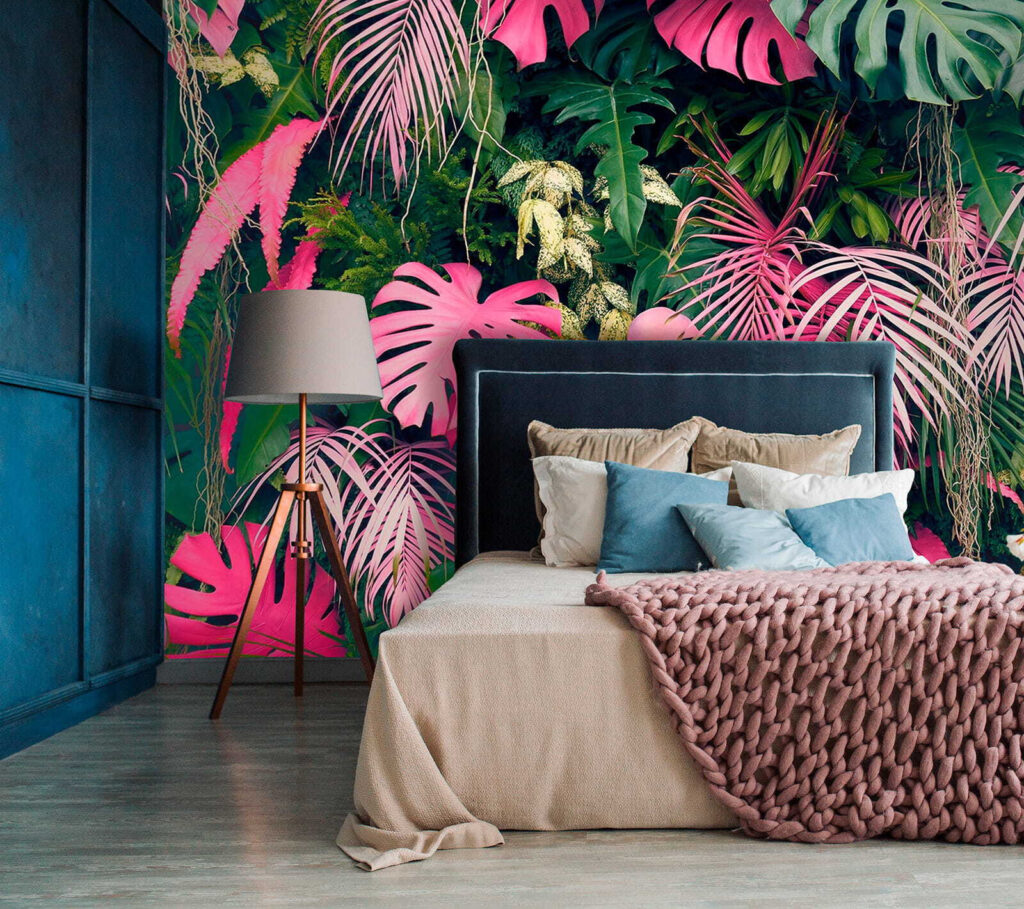 Groep roze en groene bladeren in een interieur