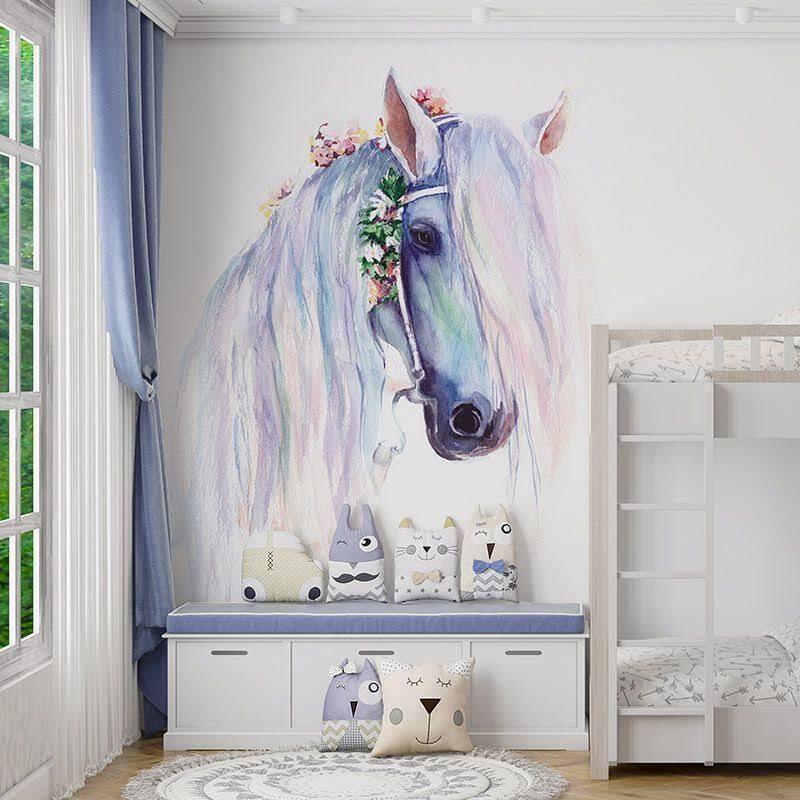 Paardenhoofd met bloemversiering — interieur 1