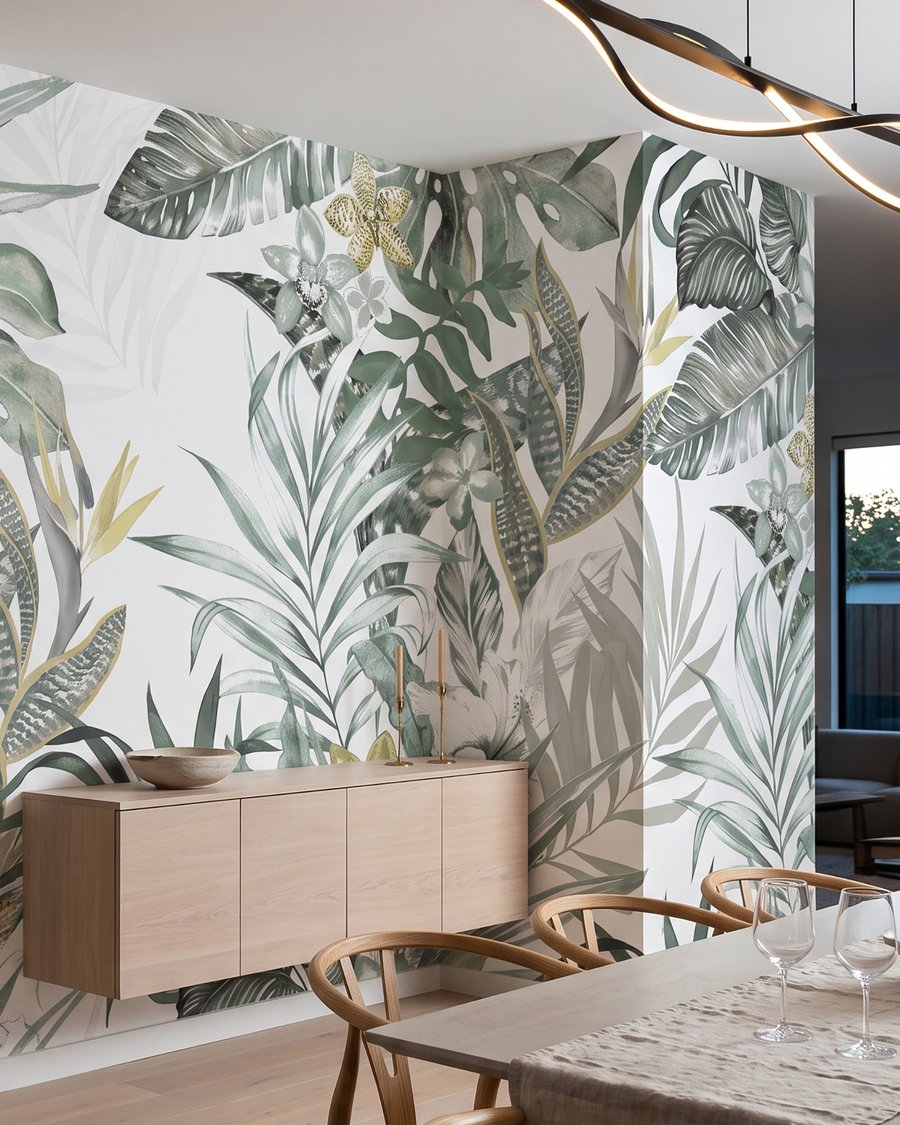 Tropische bladvormen in lijnenspel in een interieur