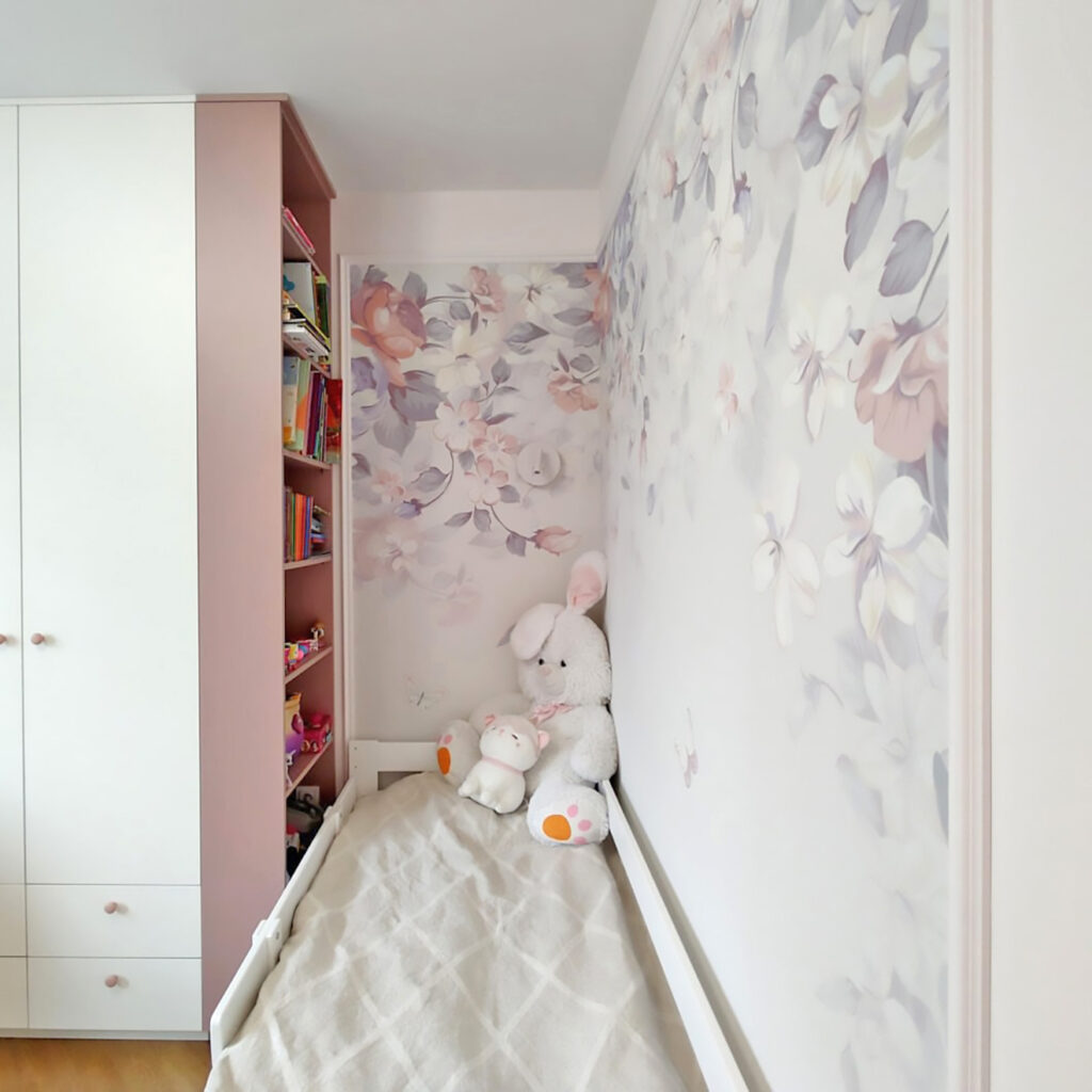 Vlinders onder een bloemenboog — interieur 3