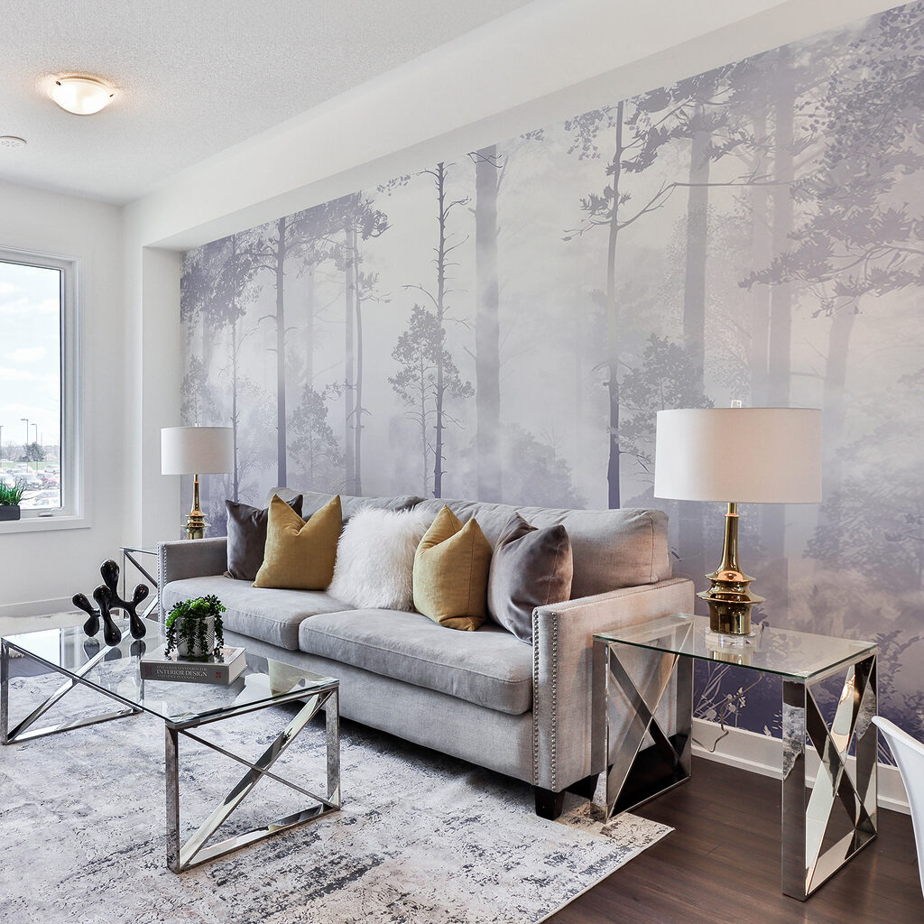 Boslicht tussen rechte stammen — interieur 1