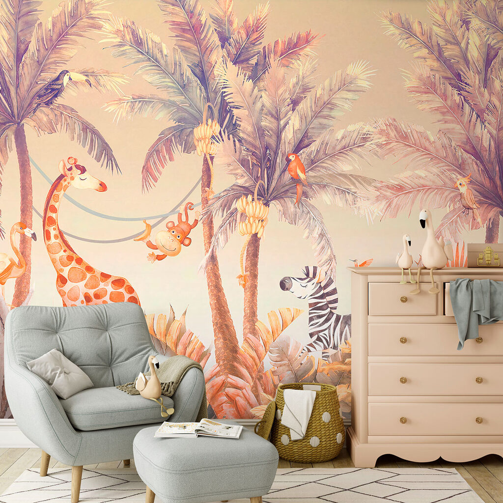 Giraffe speelt tussen palmen — interieur 5
