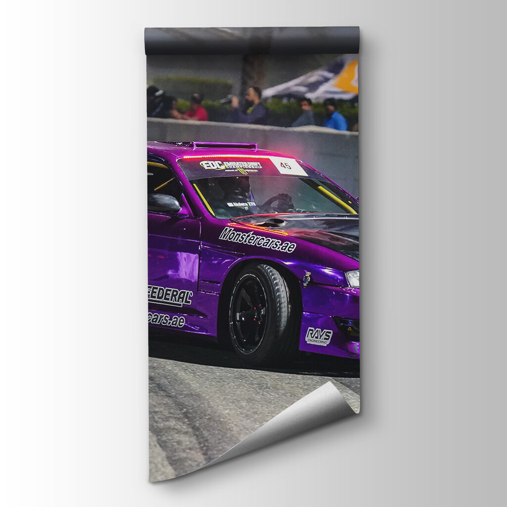 Paarse sportwagen in drift — productweergave