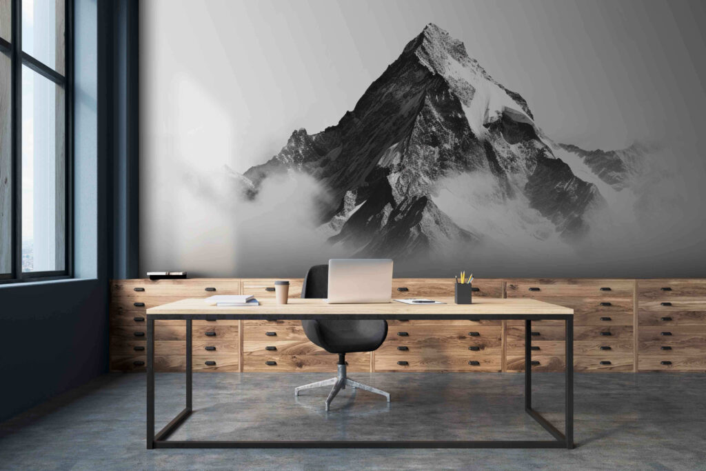 Eenzame bergpiek boven wolken — interieur 1