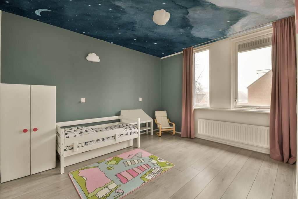 Maan boven een wolkenbed — interieur 3