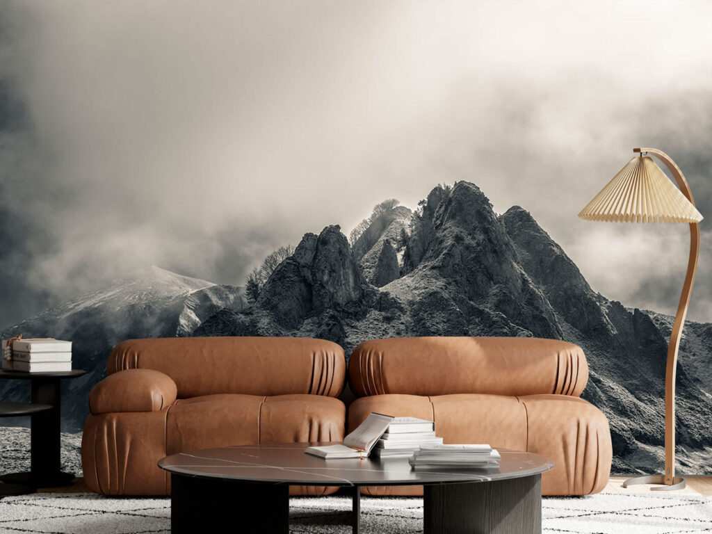 Donkere bergrotsen in mist — interieur 2