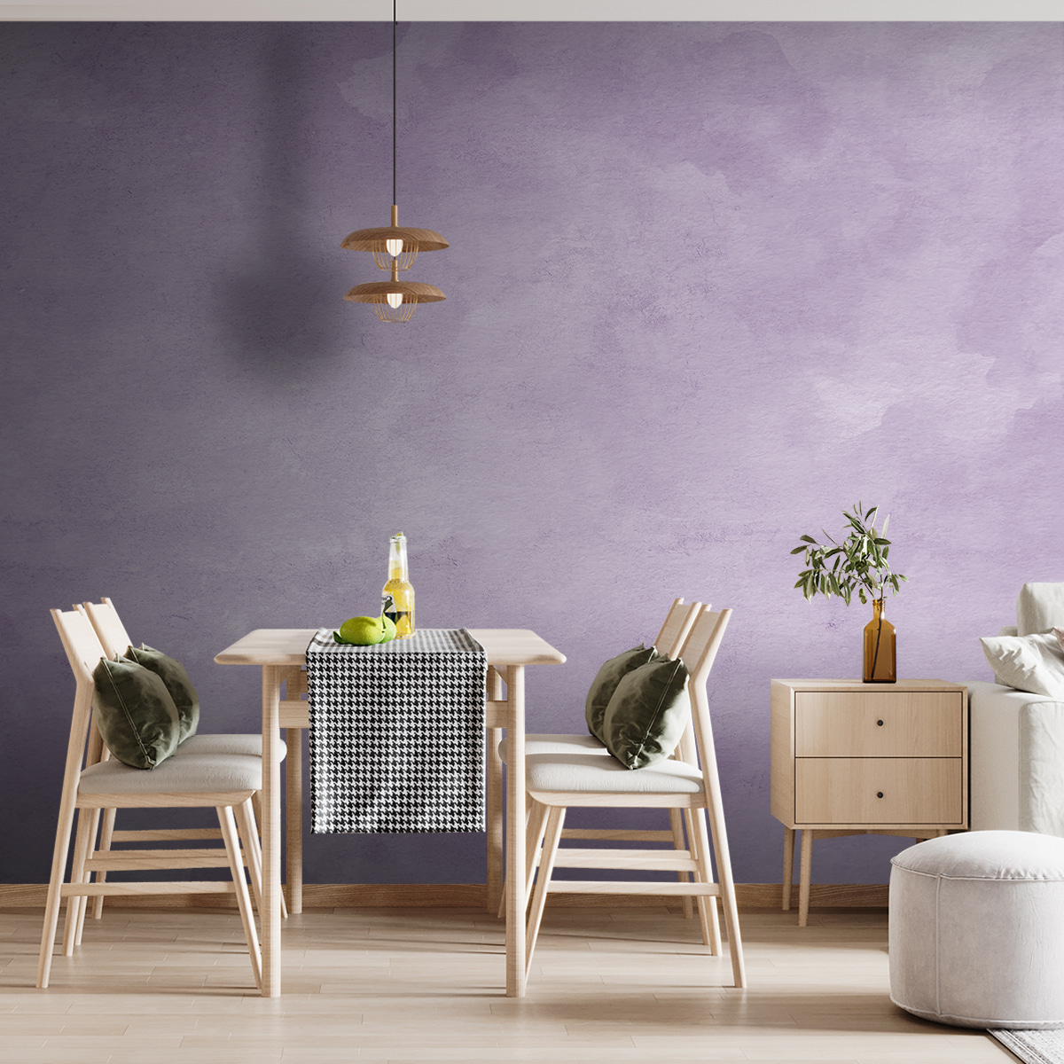 Paarse achtergrond met witte vlekken in een interieur