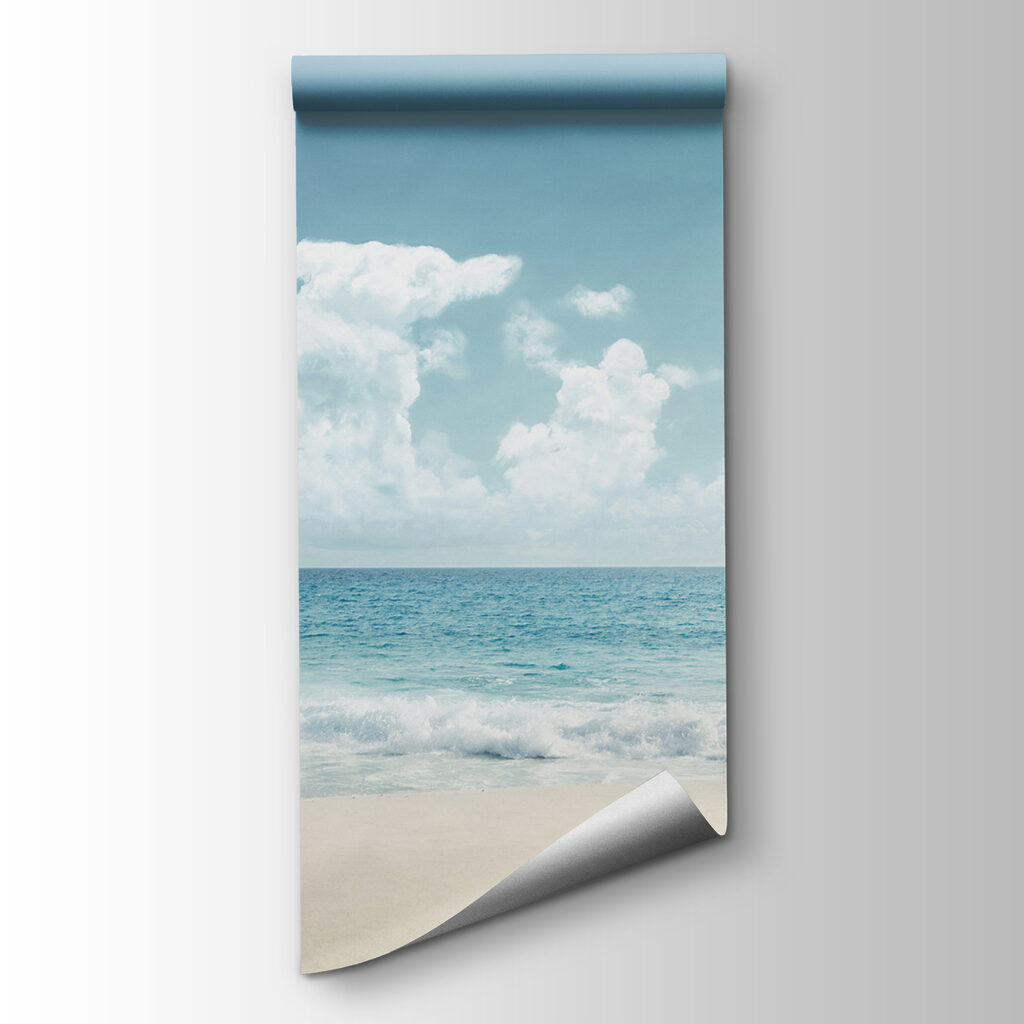 Een strand met golven die op het zand slaan — productweergave