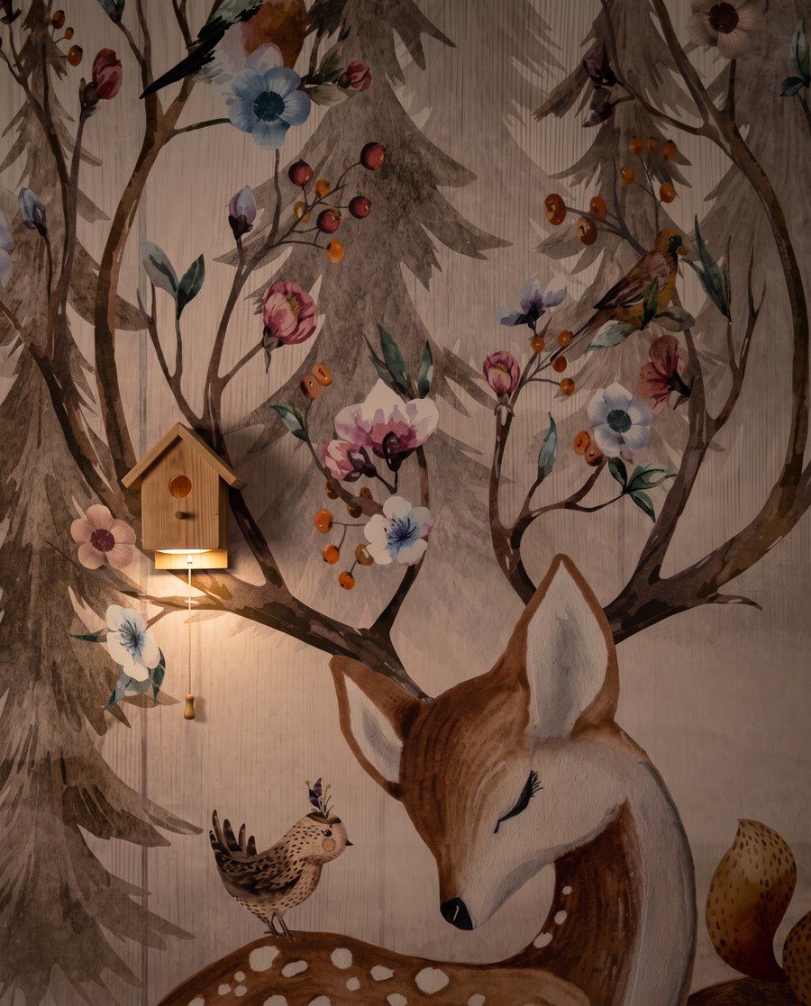 Herten rond een bloesemboom — interieur 4
