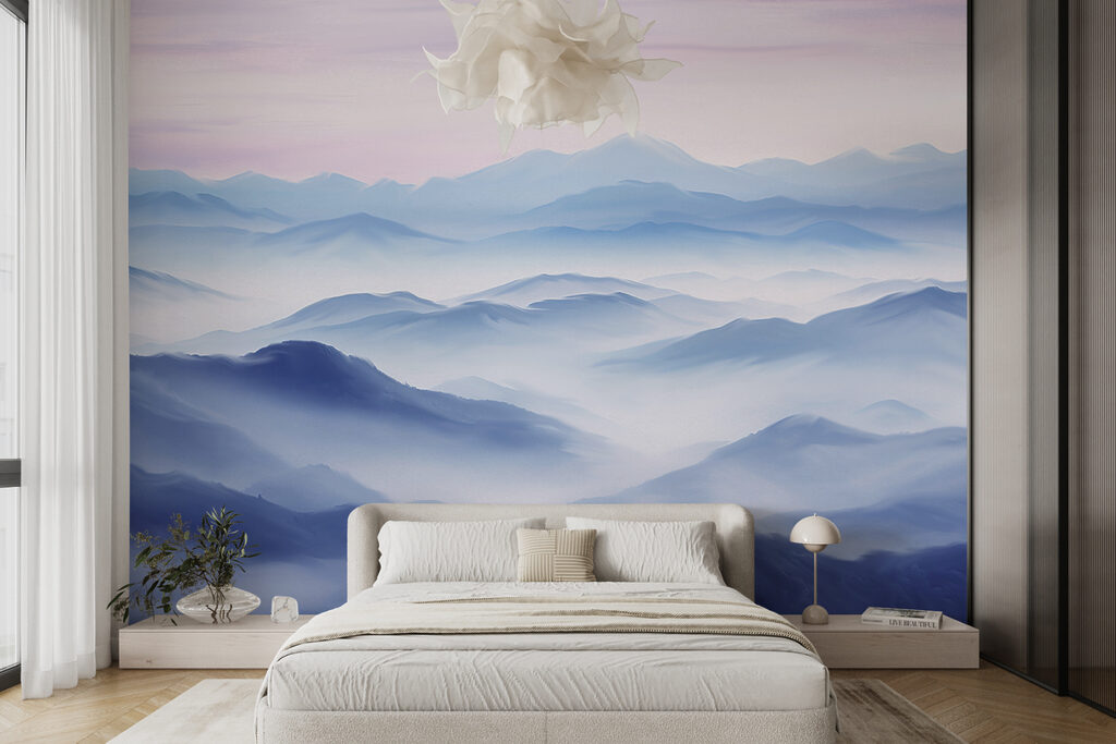 Een landschap van bergen met mist in een interieur