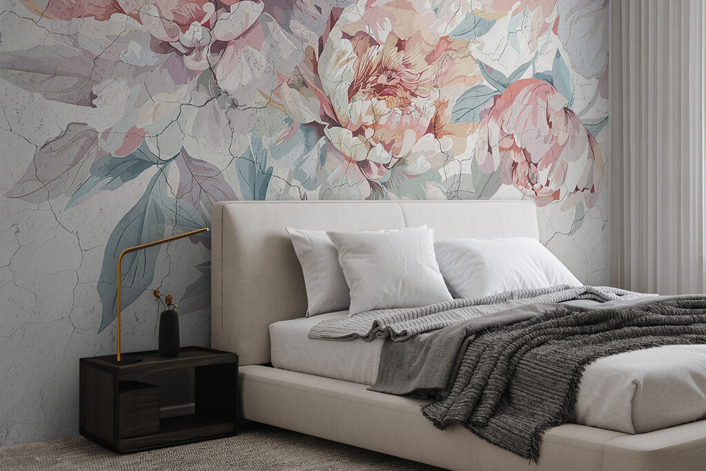 Pastelpioenen boven gebarsten verf — interieur 2