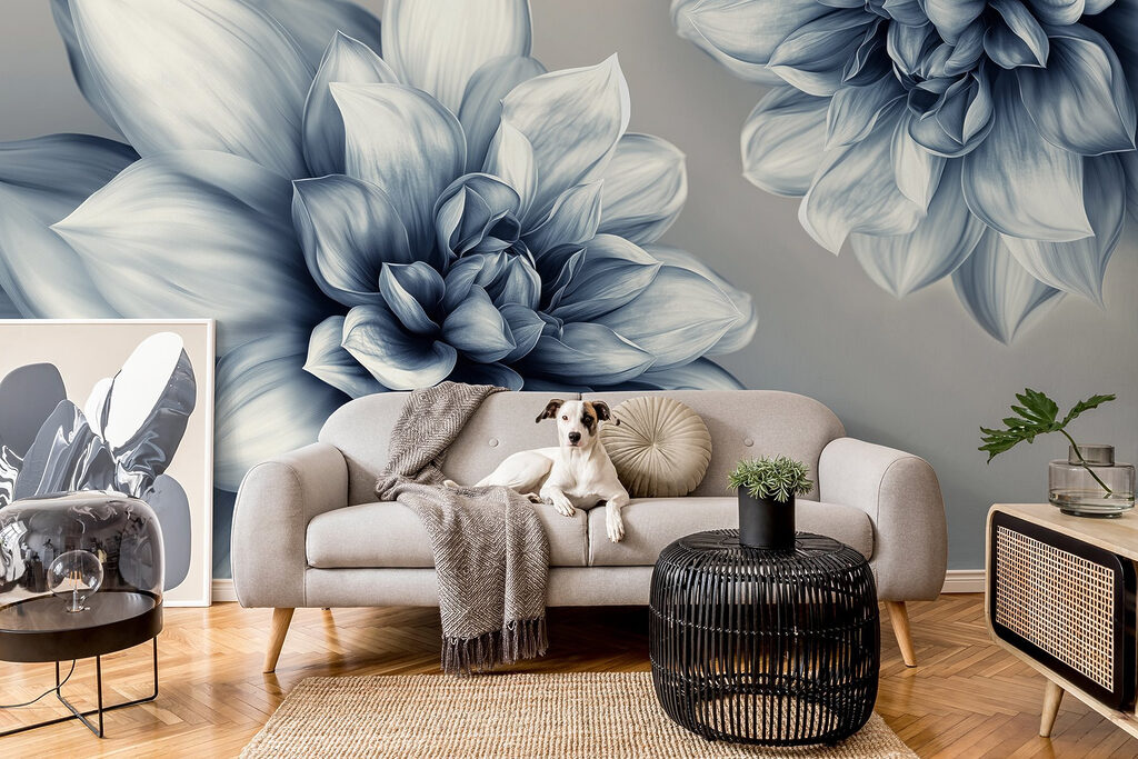 Blauwgrijze dahlia's in licht — interieur 3