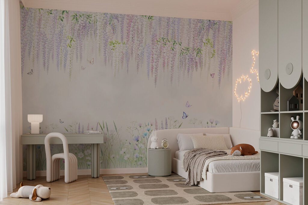 Schilderij van bloemen en vlinders in een interieur
