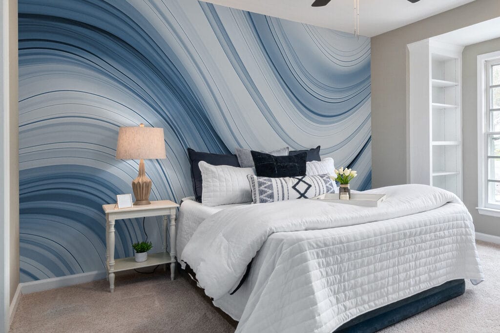 Witte en grijze golvende lijnen in een interieur