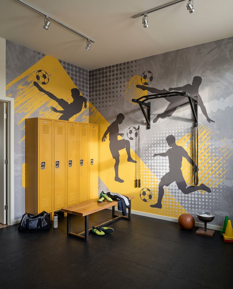 Voetballers op gele vlakken — interieur 1