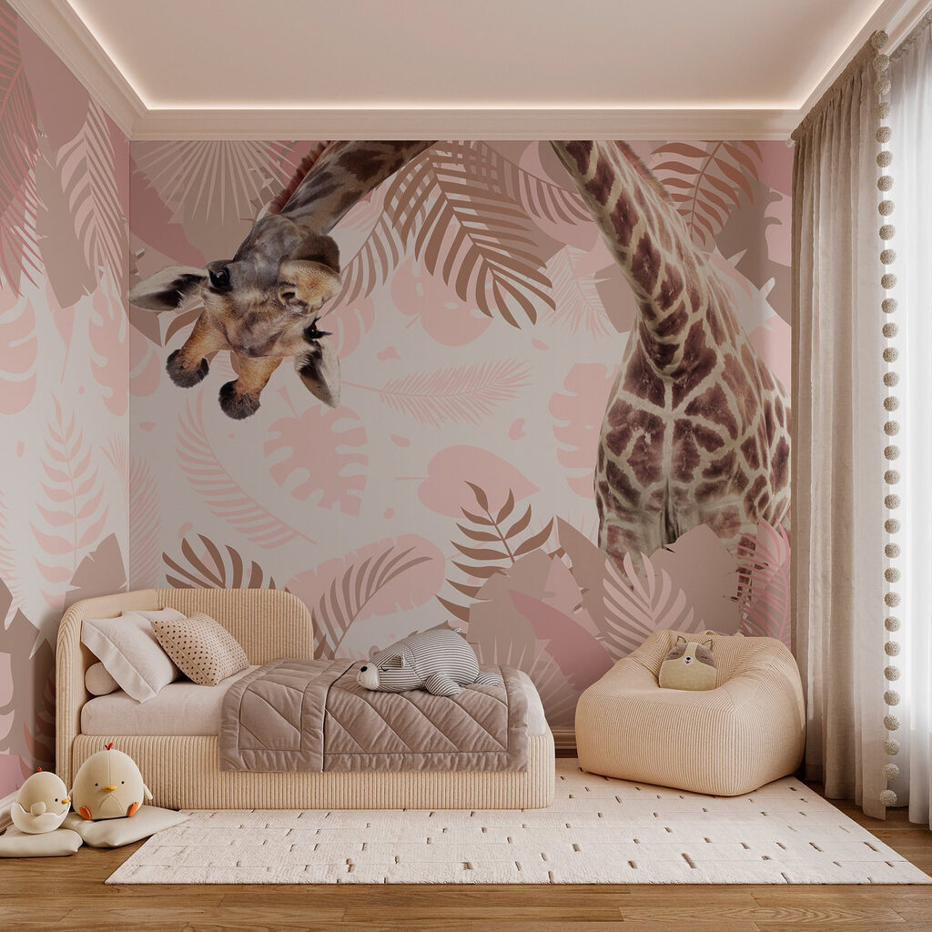 Giraffe buigt tussen bladprints — interieur 3