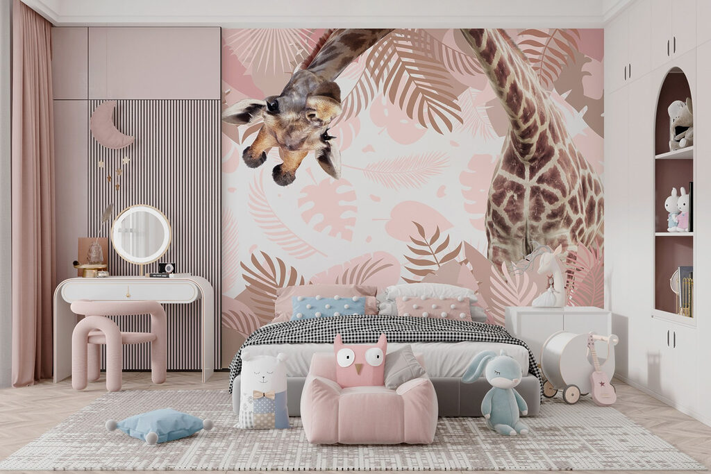 Giraffe buigt tussen bladprints — interieur 5
