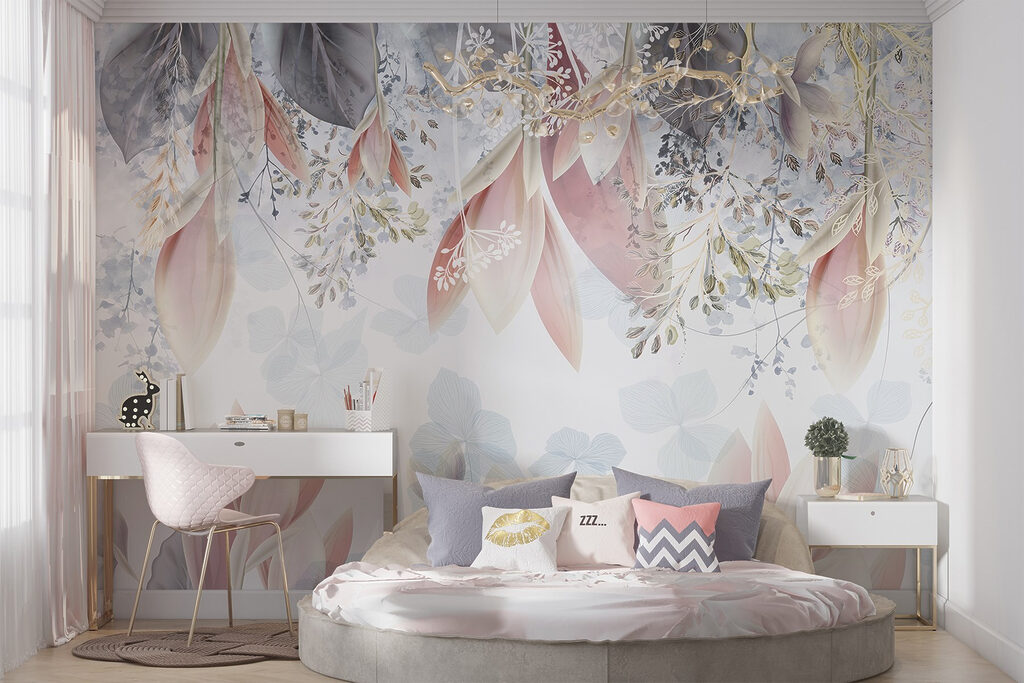 Bladeren hangen boven pastelbloemen — interieur 2