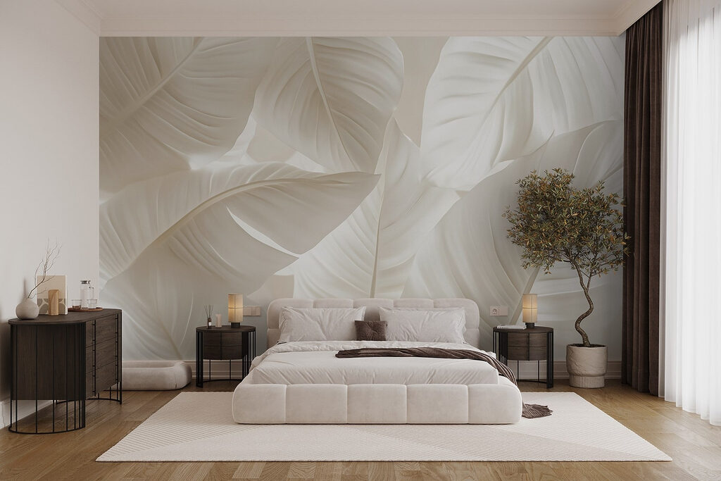 Delicate bladeren in zachte tinten in een interieur