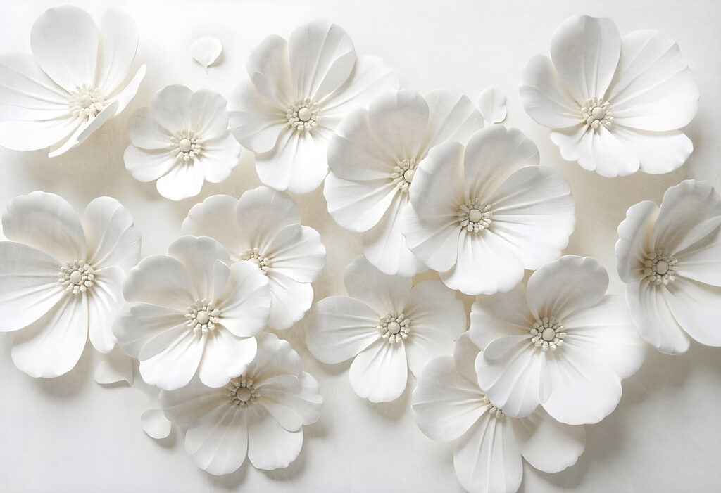 Witte bloemen in wandreliëf — volledig ontwerp