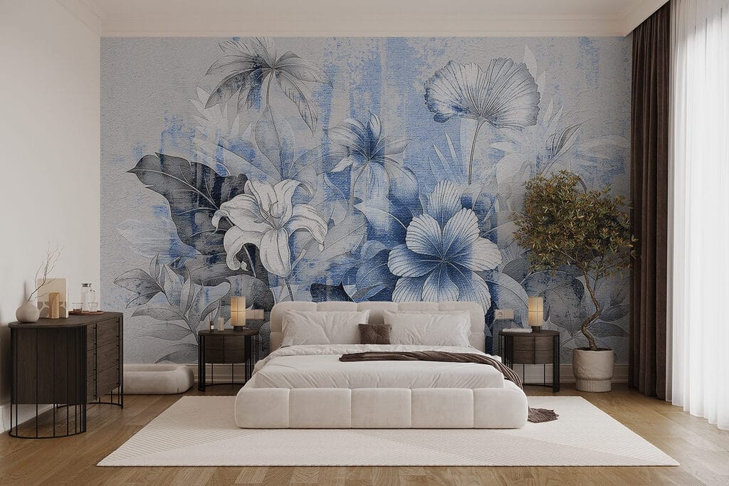 Delicate bloemen in zachtblauwe tinten in een interieur