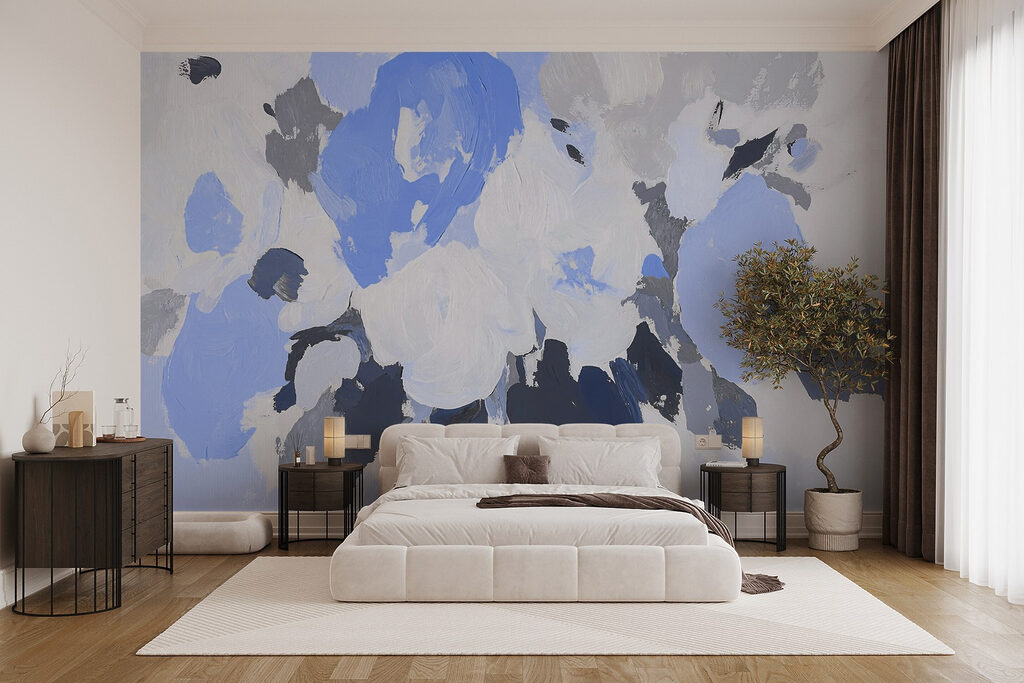 Schilderij van bloemen in blauw en grijs in een interieur